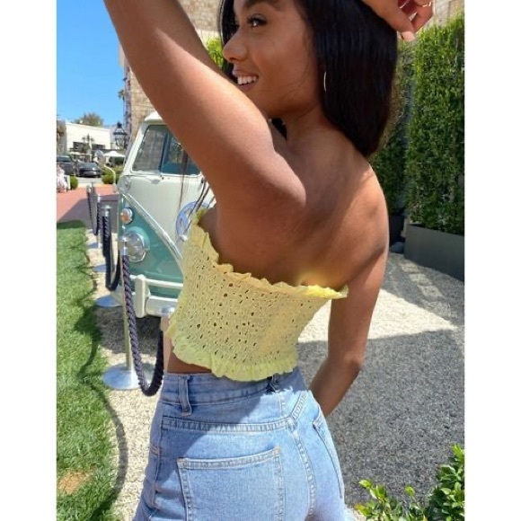 MISSGUIDED CO-ORD BRODERIE SET IN YELLOW - Picture 2 of 11